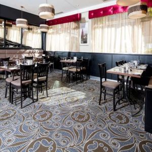 Dining area perfect for coworking at Leonardo Hotel Cork.
