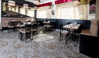 Dining area perfect for coworking at Leonardo Hotel Cork.
