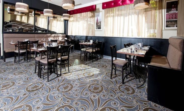 Dining area perfect for coworking at Leonardo Hotel Cork.
