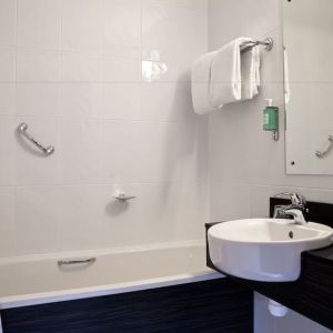 Guest bathroom with shower at Leonardo Hotel Cork.