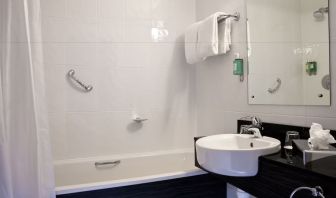 Guest bathroom with shower at Leonardo Hotel Cork.