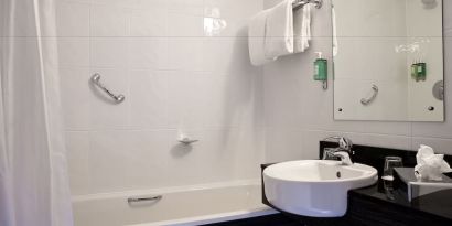 Guest bathroom with shower at Leonardo Hotel Cork.