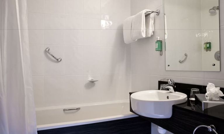 Guest bathroom with shower at Leonardo Hotel Cork.