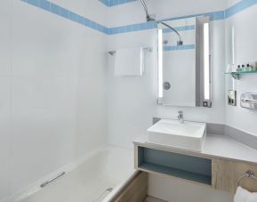 Guest bathroom with shower at Leonardo Hotel London Croydon.