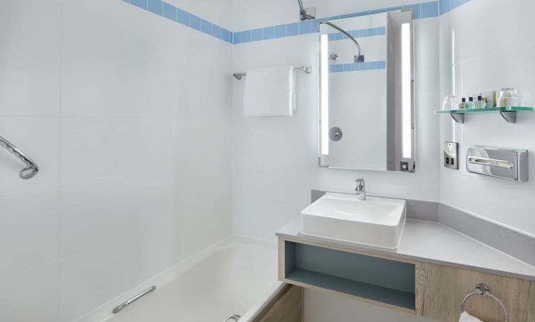 Guest bathroom with shower at Leonardo Hotel London Croydon.