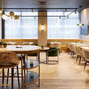 Dining area perfect for coworking at Leonardo Royal Hotel Glasgow.