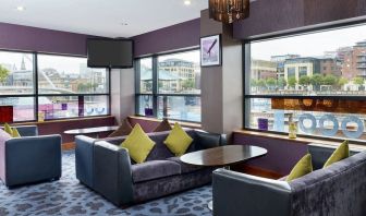 Hotel bar perfect for coworking at Leonardo Hotel Newcastle Quayside.