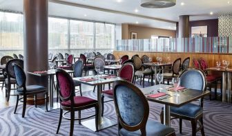 Dining area perfect for coworking at Leonardo Hotel Newcastle Quayside.