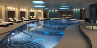 Refreshing indoor pool at Leonardo Hotel And Conference Venue Hinckley Island.