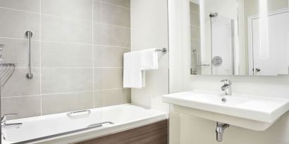 Guest bathroom with shower and tub at Leonardo Hotel And Conference Venue Hinckley Island.