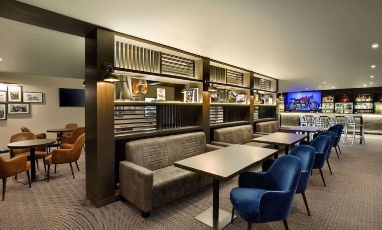 Hotel bar perfect for coworking at Leonardo Hotel And Conference Venue Hinckley Island.