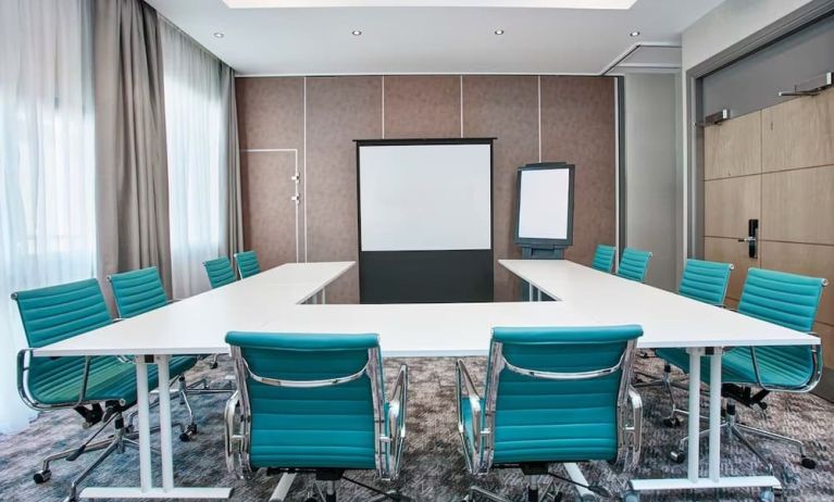 Professional meeting room at Leonardo Royal Hotel Oxford.