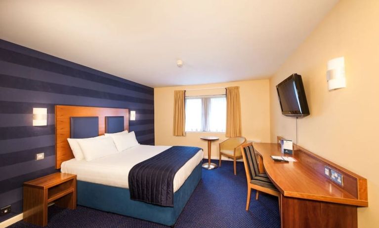 Day use room with natural light at Leonardo Inn Aberdeen Airport.
