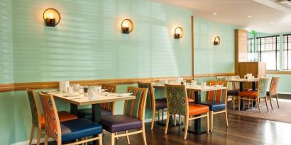 Dining area perfect for coworking at Leonardo Inn Aberdeen Airport.
