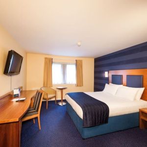 Day use room with natural light at Leonardo Inn Aberdeen Airport.