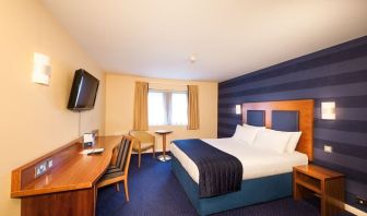 Day use room with natural light at Leonardo Inn Aberdeen Airport.