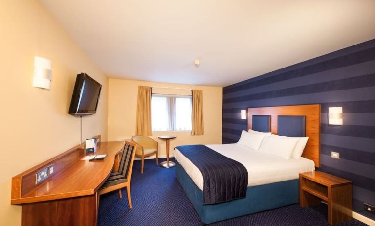 Day use room with natural light at Leonardo Inn Aberdeen Airport.