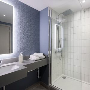 Guest bathroom with shower at Leonardo Hotel Bristol City.
