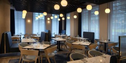 Dining area perfect for coworking at Leonardo Hotel Bristol City.