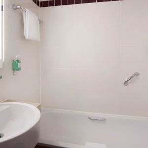 Private guest bathroom at Leonardo Hotel London Watford.