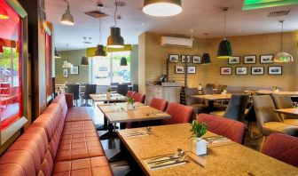 Dining area perfect for coworking at Leonardo Royal Hotel Edinburgh Haymarket. 