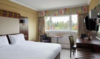 Day use room with natural light at Leonardo Inn Glasgow West End.
