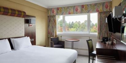 Day use room with natural light at Leonardo Inn Glasgow West End.
