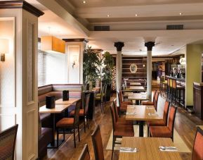 Dining area perfect for coworking at Leonardo Inn Glasgow West End.
