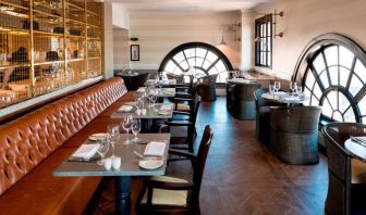 Dining area perfect for coworking at Hotel Gotham. 