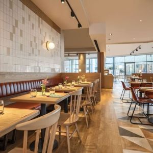 Dining area perfect for coworking at Leonardo Hotel Liverpool.