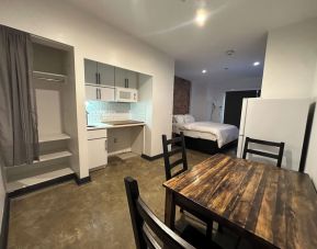 Day use room with kitchen perfect for coworking at Tribeca Hotel FiDi.