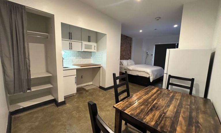 Day use room with kitchen perfect for coworking at Tribeca Hotel FiDi.