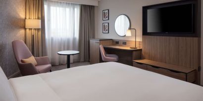 Day use room with natural light at DoubleTree by Hilton Dartford Bridge.