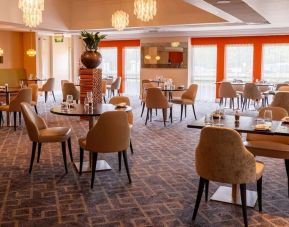 Dining area perfect for coworking at Hilton Northampton.