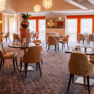 Dining area perfect for coworking at Hilton Northampton.