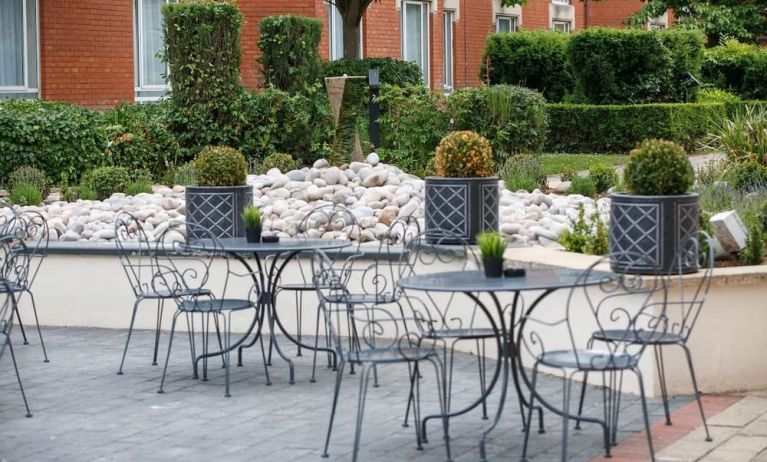 Seats and tables available in the garden at Hilton Northampton.