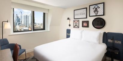 Day use room with natural light at Hampton By Hilton London City.