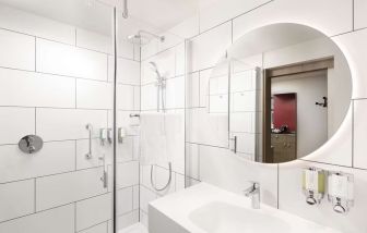 Guest bathroom with shower at Hampton By Hilton London City. 