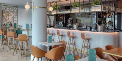 Hotel bar perfect for coworking at Hilton London Angel Islington.