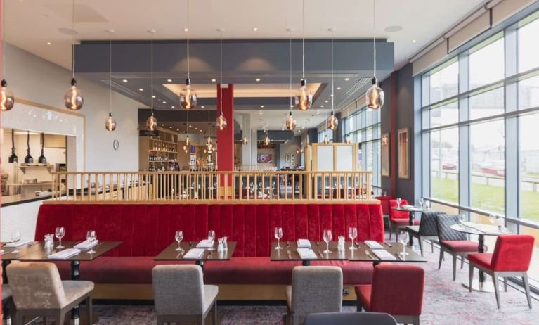 Dining area perfect for coworking at Hilton Garden Inn Birmingham Airport.