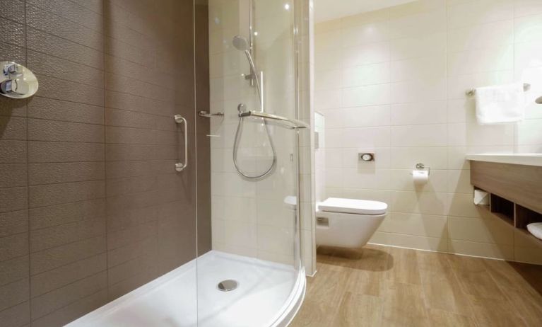 Guest bathroom with shower at Hilton Garden Inn Birmingham Airport.