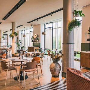 Restaurant area perfect for co-working at the Hilton Reading.