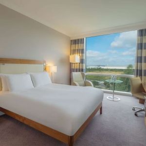 King guestroom with desk and TV screen at the Hilton Reading.