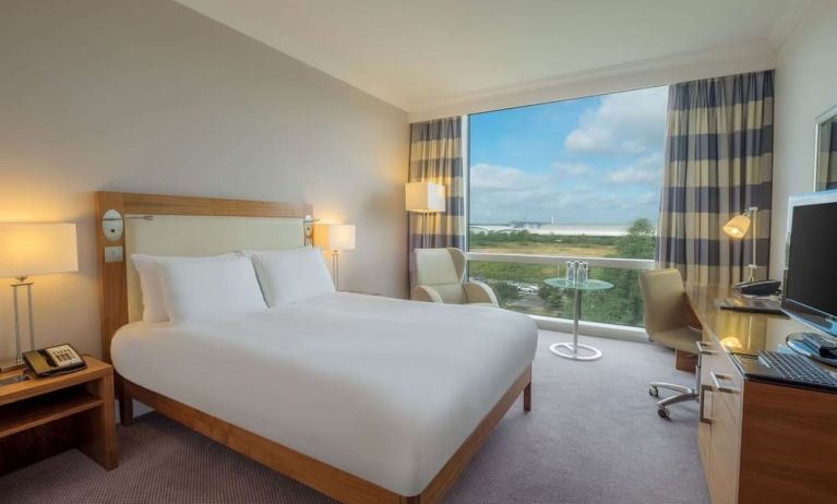 King guestroom with desk and TV screen at the Hilton Reading.