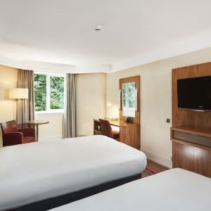 Twin room with TV screen and working station at the DoubleTree by Hilton Newbury North.