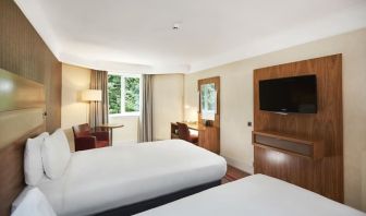 Twin room with TV screen and working station at the DoubleTree by Hilton Newbury North.