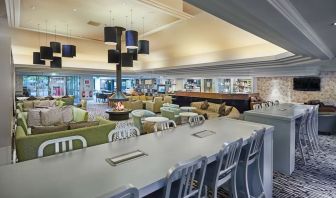 Lounge area perfect for co-working at the DoubleTree by Hilton Newbury North.