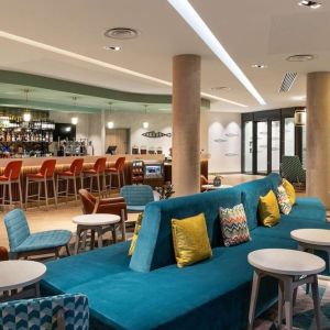 Dining area perfect for coworking at Hampton By Hilton Torquay.