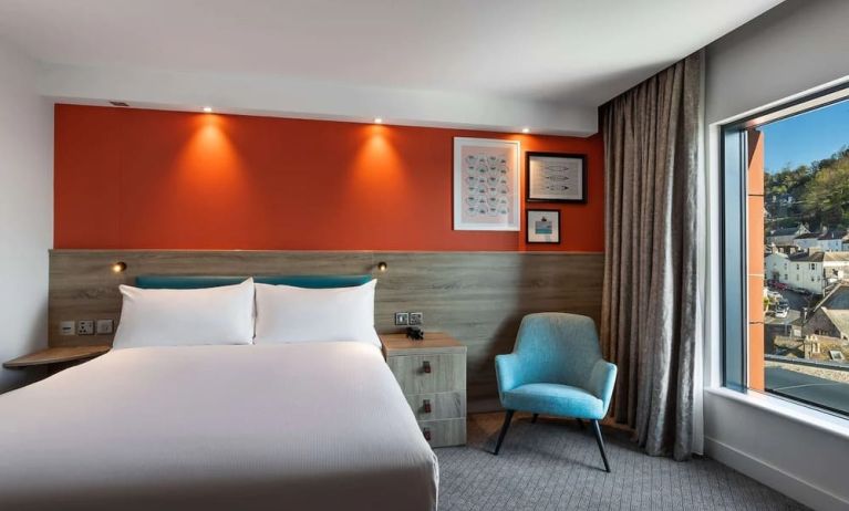 Day use room with natural light at Hampton By Hilton Torquay.