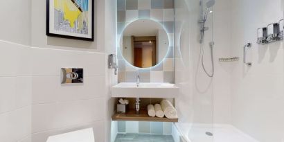 Guest bathroom with shower at the Hampton by Hilton Manchester Northern Quarter.